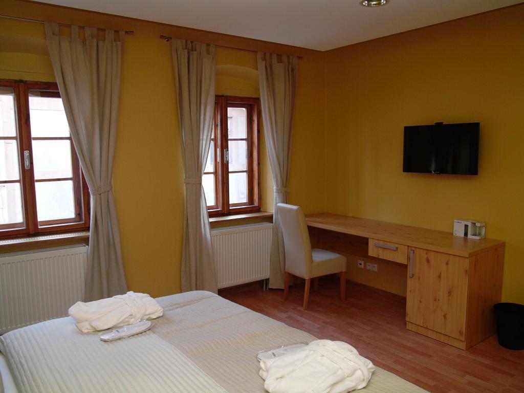 Apartments And Suites Кремница Стая снимка