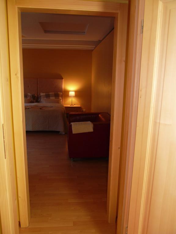 Apartments And Suites Кремница Стая снимка