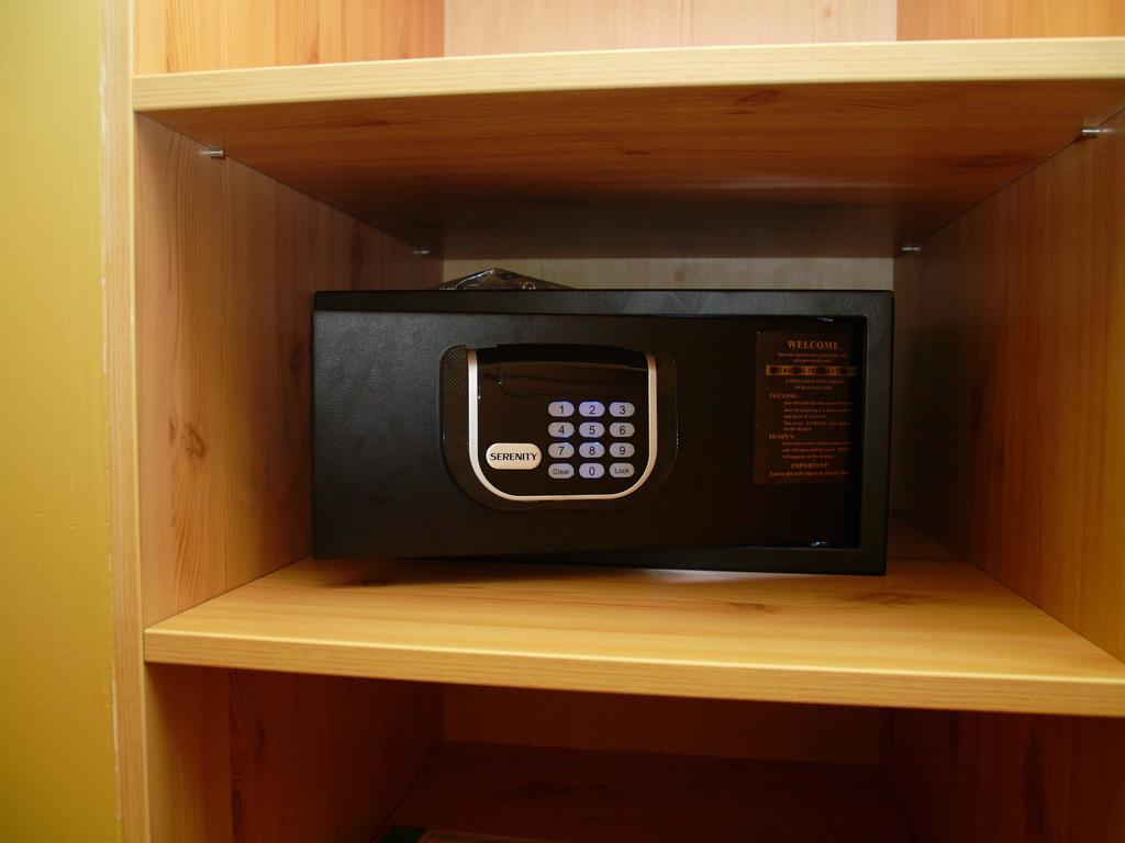 Apartments And Suites Кремница Стая снимка