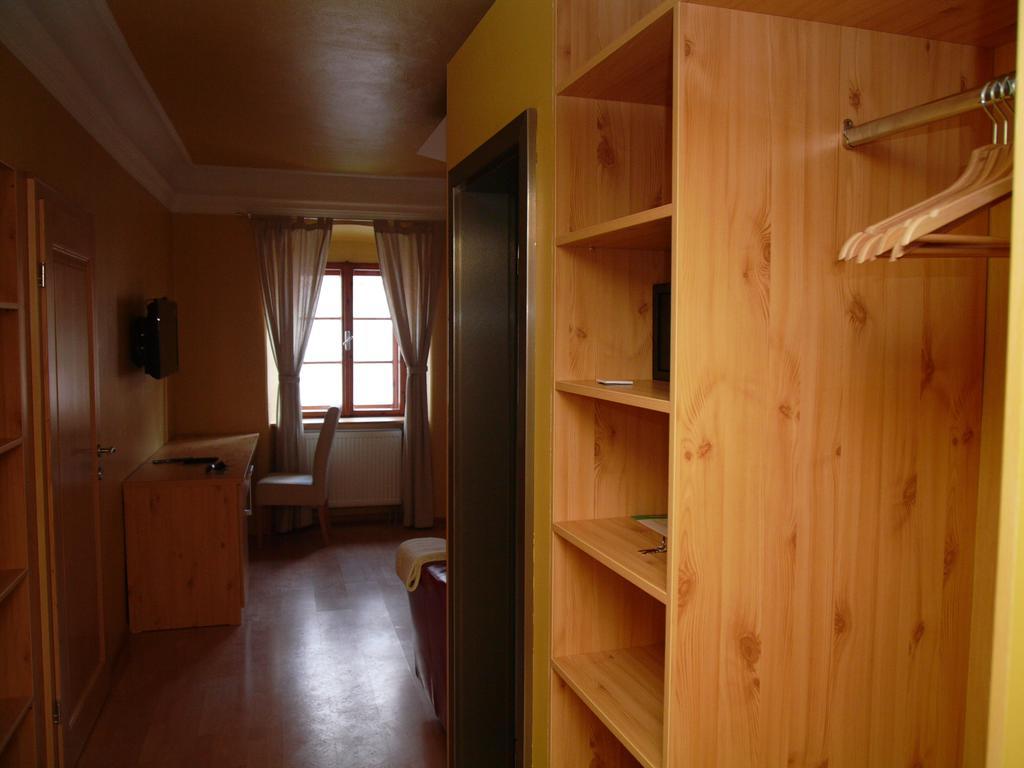 Apartments And Suites Кремница Стая снимка